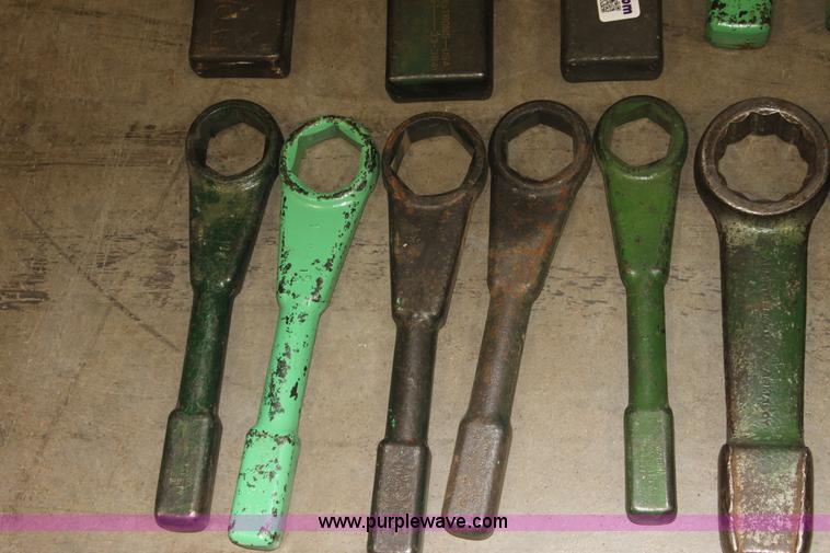 image for item AA9240 (18) striking wrenches