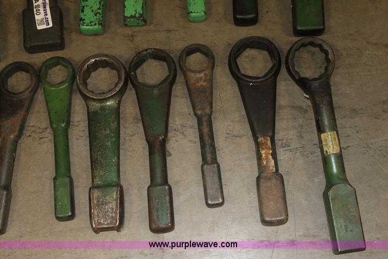 image for item AA9240 (18) striking wrenches