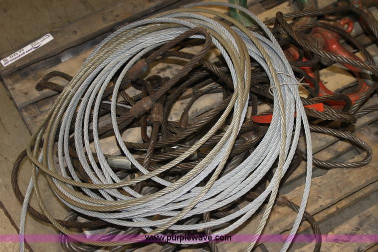 image for item AA9242 Assorted cable and chokers