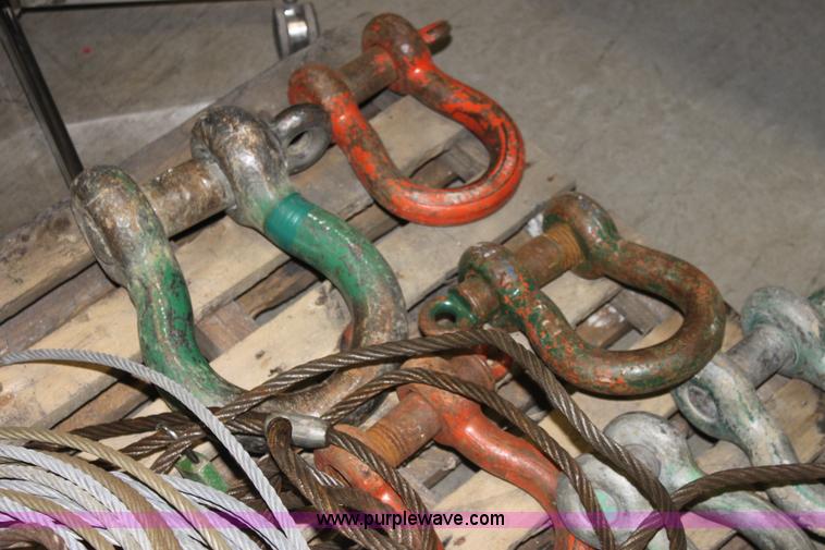 image for item AA9242 Assorted cable and chokers