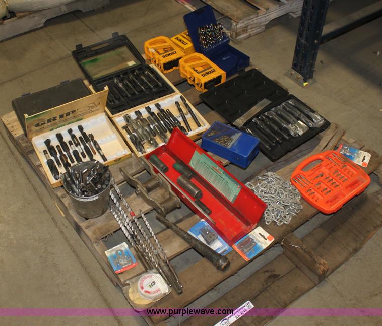 image for item AA9249 Assorted sets of drill bits