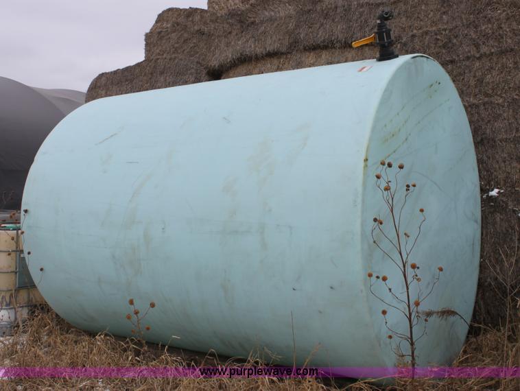 image for item E8384 5,000 gallon vertical poly tank