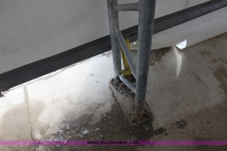 image for item E8385 Shelter logic tent building