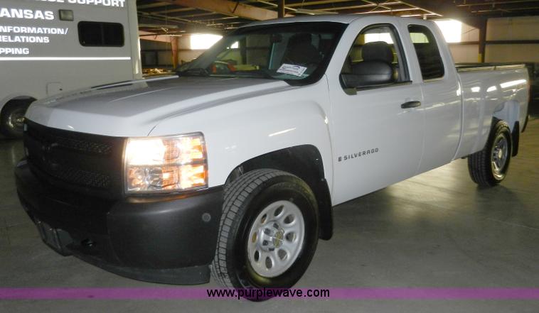 A3941.JPG - 2008 Chevrolet Silverado 1500 Extended Cab pickup truck , 128,174 miles on odometer , 5 3L V8 OHV 16...
