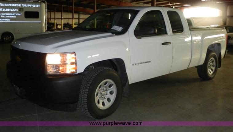 A3942.JPG - 2008 Chevrolet Silverado 1500 Extended Cab pickup truck , 108,545 miles on odometer , 5 3L V8 OHV 16...