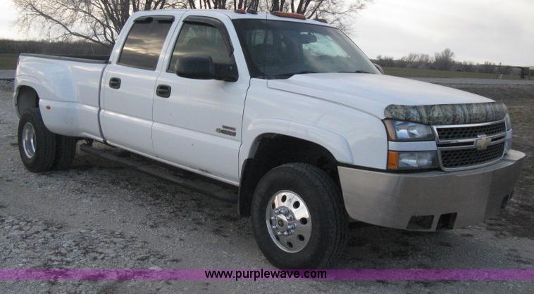 E3104.JPG - 2005 Chevrolet Silverado 3500 LT Crew Cab pickup truck , 213,444 miles on odometer , 6 6L V8 OHV 32 ...