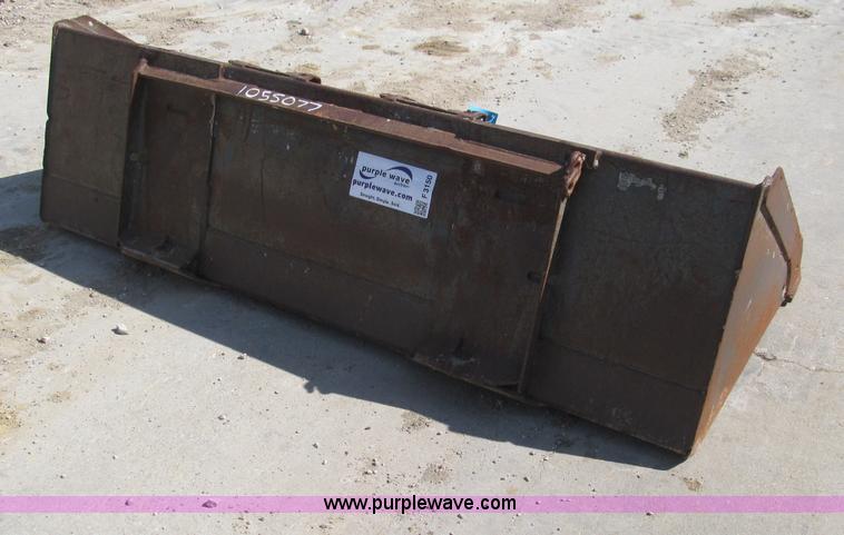 F3150.JPG - 74 quot skid steer bucket , 8 bolt on teeth ...