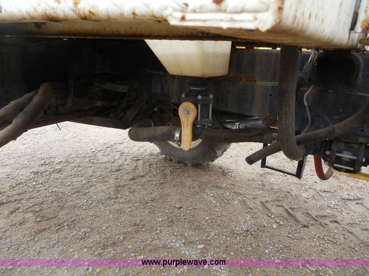 image for item A5145 Willmar 745 Air Ride self-propelled sprayer