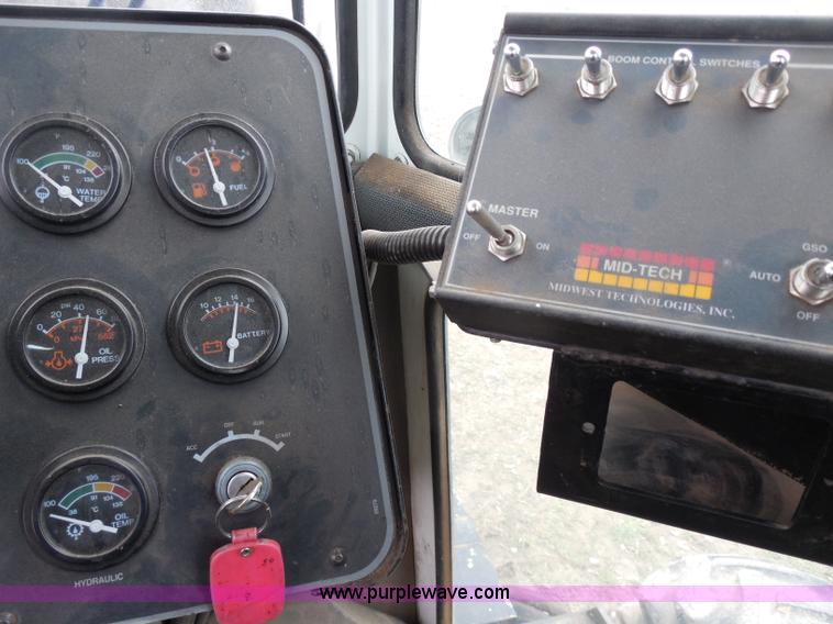 image for item A5145 Willmar 745 Air Ride self-propelled sprayer