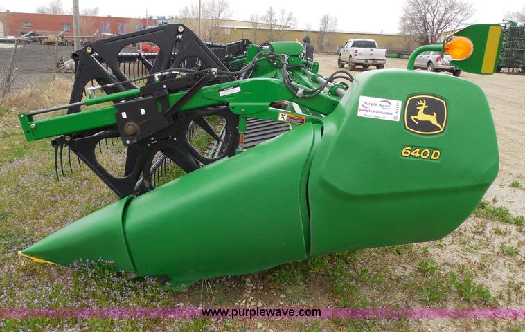 image for item A5147 2011 John Deere 640D HydraFloat draper header