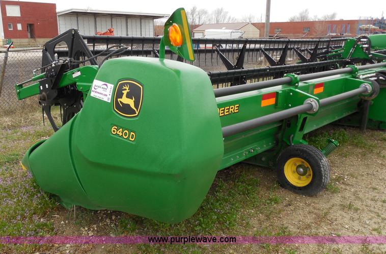 image for item A5147 2011 John Deere 640D HydraFloat draper header