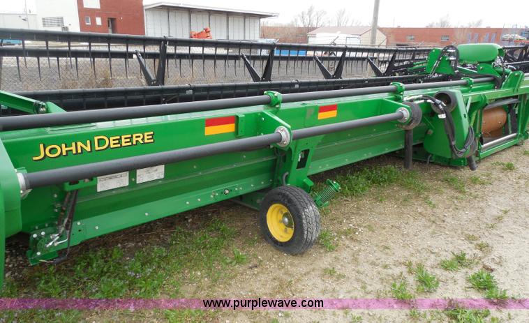 image for item A5147 2011 John Deere 640D HydraFloat draper header