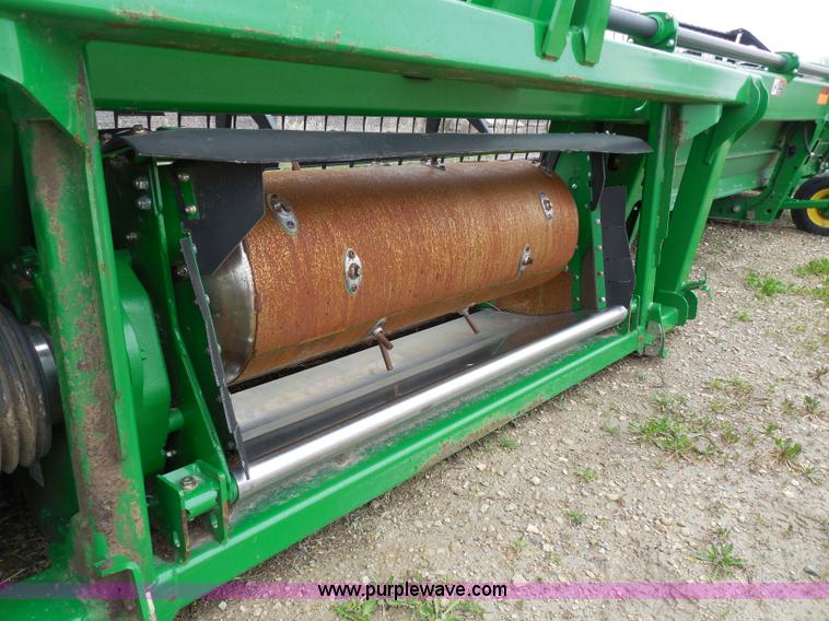 image for item A5147 2011 John Deere 640D HydraFloat draper header