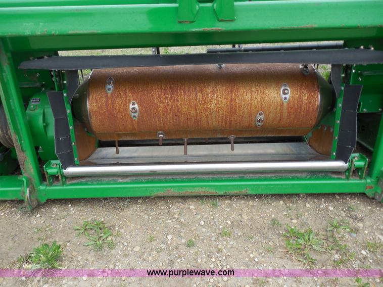 image for item A5147 2011 John Deere 640D HydraFloat draper header