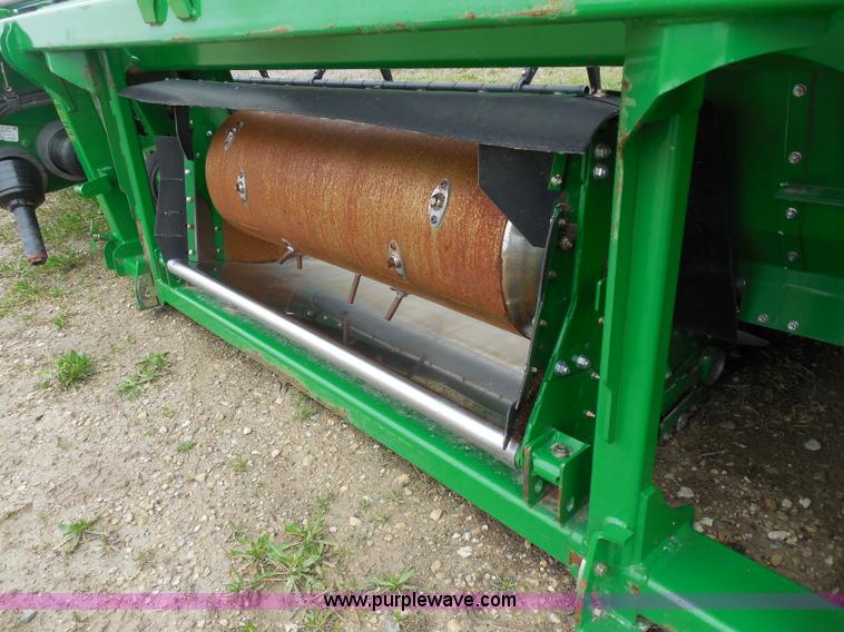 image for item A5147 2011 John Deere 640D HydraFloat draper header