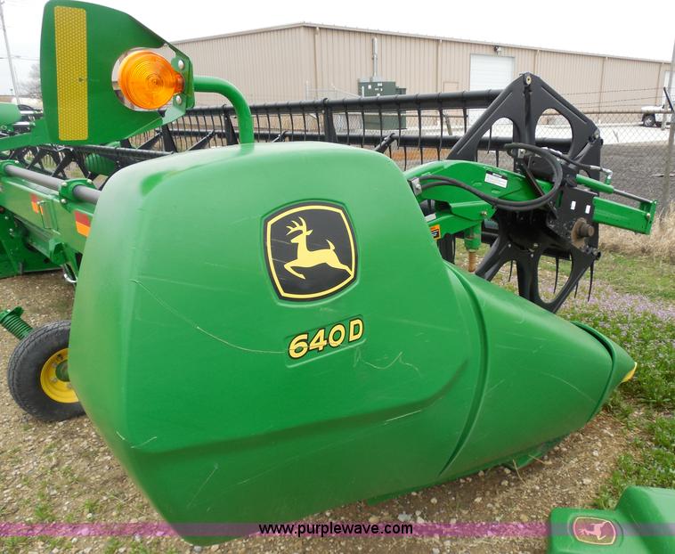 image for item A5147 2011 John Deere 640D HydraFloat draper header