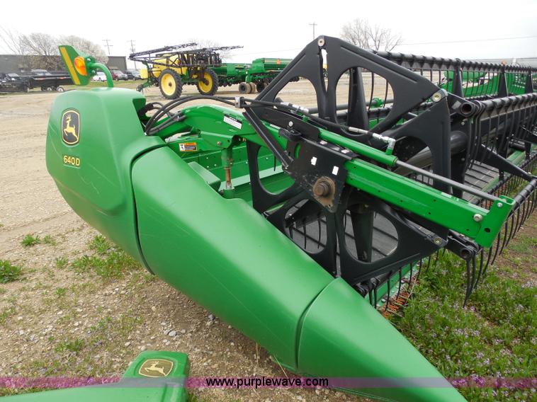 image for item A5147 2011 John Deere 640D HydraFloat draper header