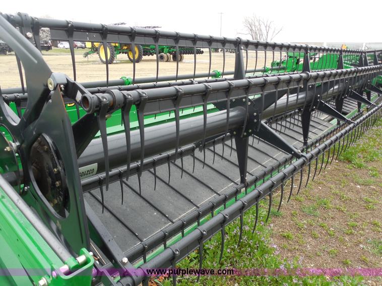 image for item A5147 2011 John Deere 640D HydraFloat draper header