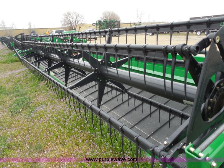 image for item A5147 2011 John Deere 640D HydraFloat draper header