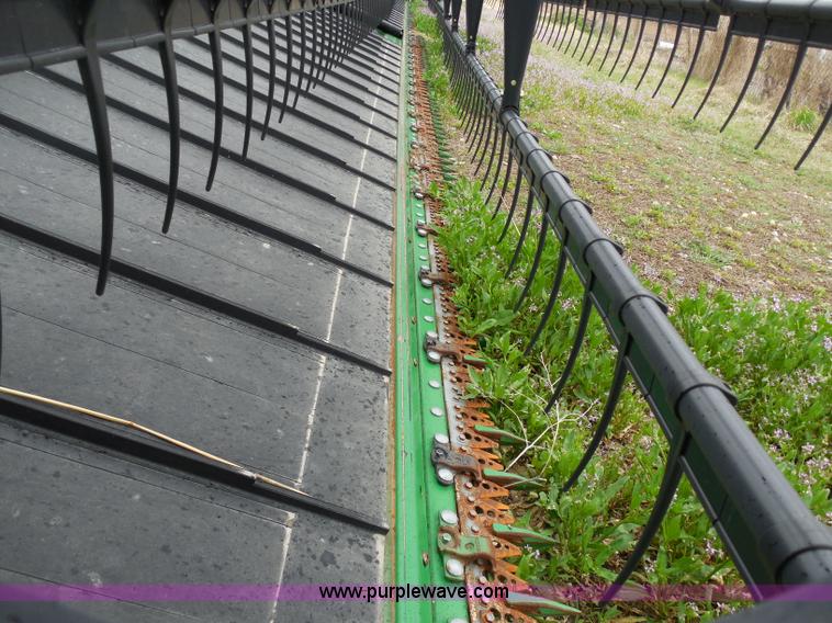 image for item A5147 2011 John Deere 640D HydraFloat draper header