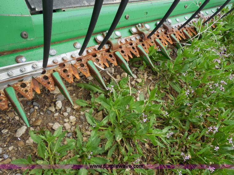 image for item A5147 2011 John Deere 640D HydraFloat draper header