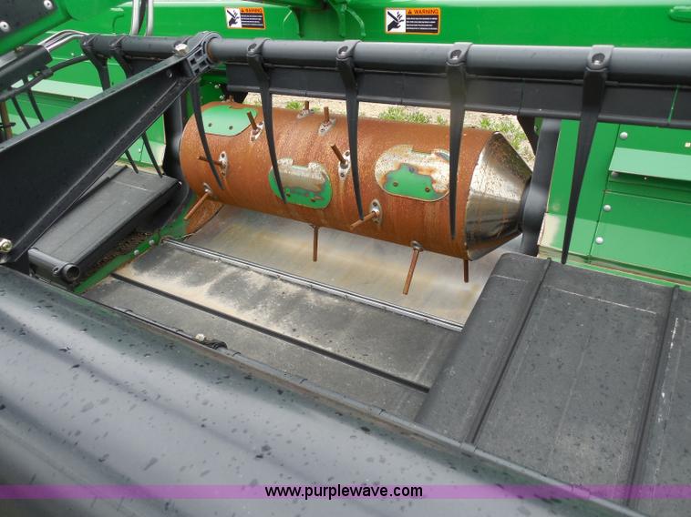 image for item A5147 2011 John Deere 640D HydraFloat draper header
