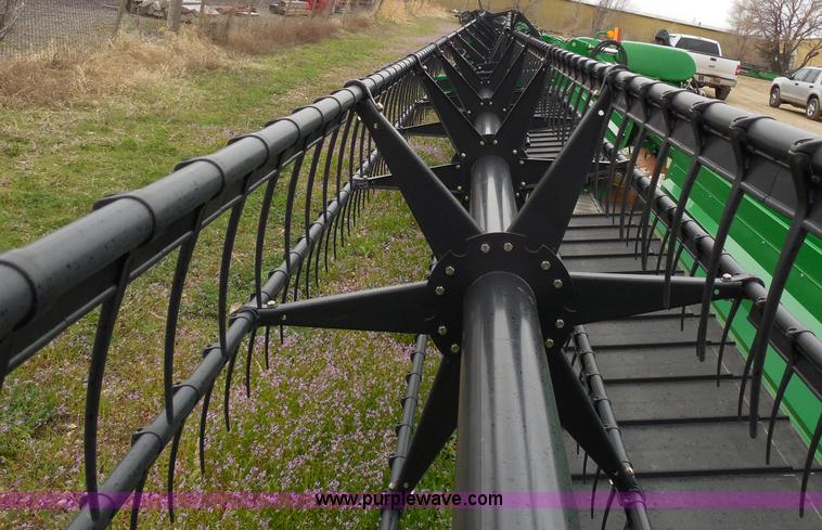 image for item A5147 2011 John Deere 640D HydraFloat draper header