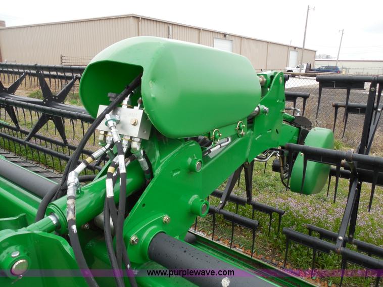 image for item A5147 2011 John Deere 640D HydraFloat draper header