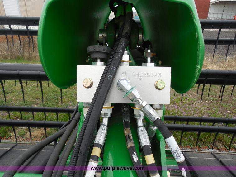 image for item A5147 2011 John Deere 640D HydraFloat draper header