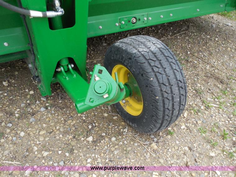 image for item A5147 2011 John Deere 640D HydraFloat draper header