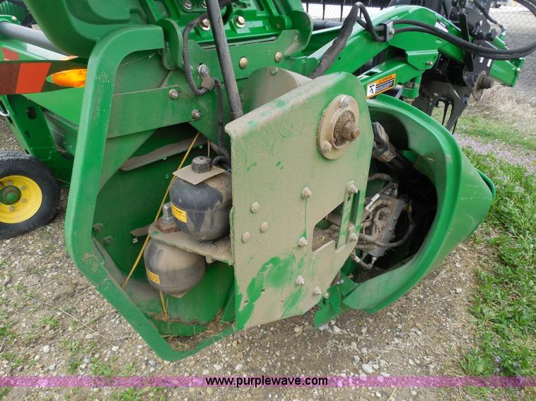 image for item A5147 2011 John Deere 640D HydraFloat draper header
