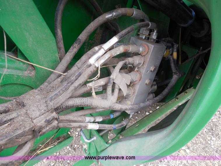 image for item A5147 2011 John Deere 640D HydraFloat draper header