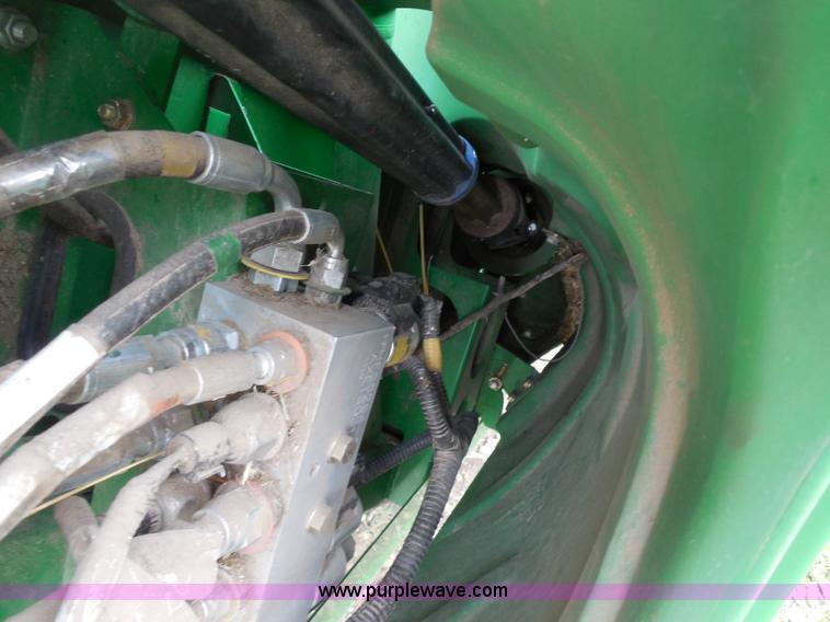 image for item A5147 2011 John Deere 640D HydraFloat draper header