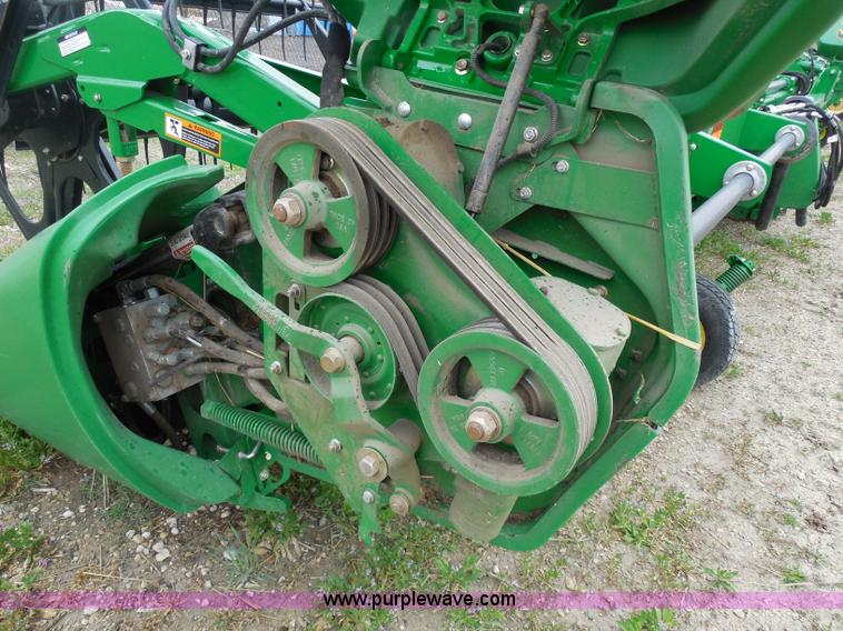 image for item A5147 2011 John Deere 640D HydraFloat draper header
