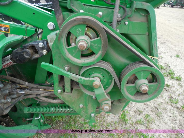 image for item A5147 2011 John Deere 640D HydraFloat draper header