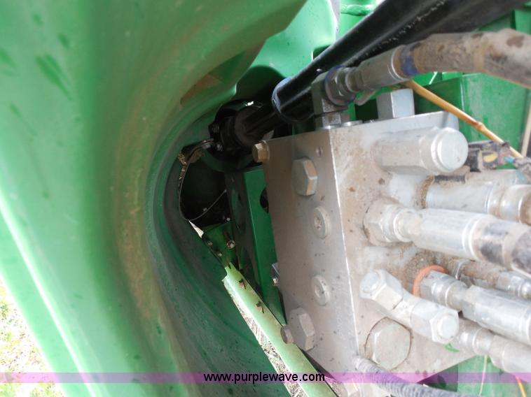 image for item A5147 2011 John Deere 640D HydraFloat draper header
