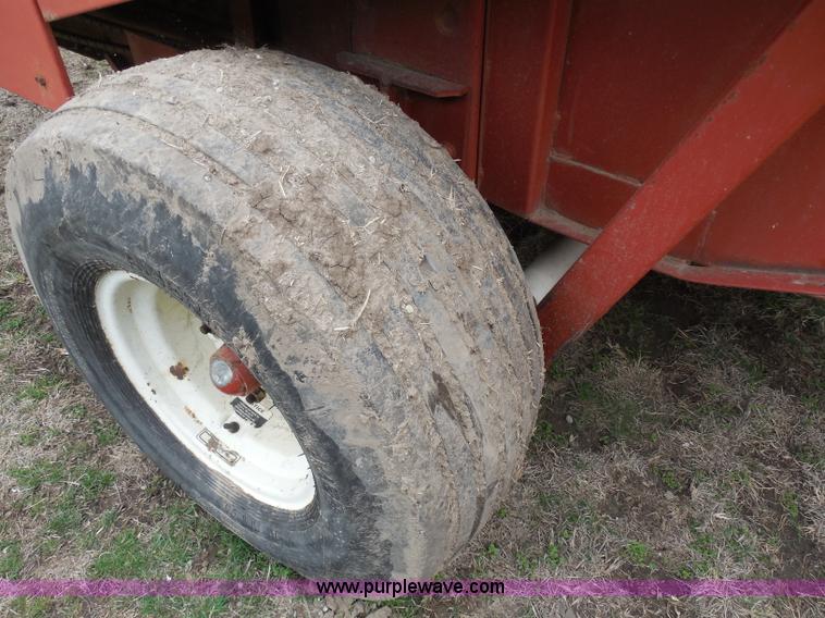 image for item A5153 1993 Hesston 565A round baler