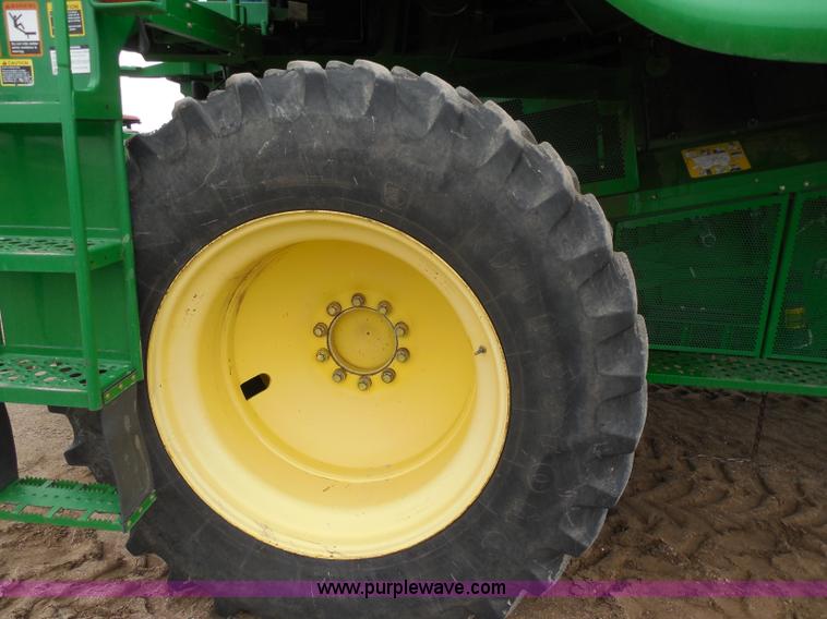 image for item A5159 2002 John Deere 9750 STS 2WD combine