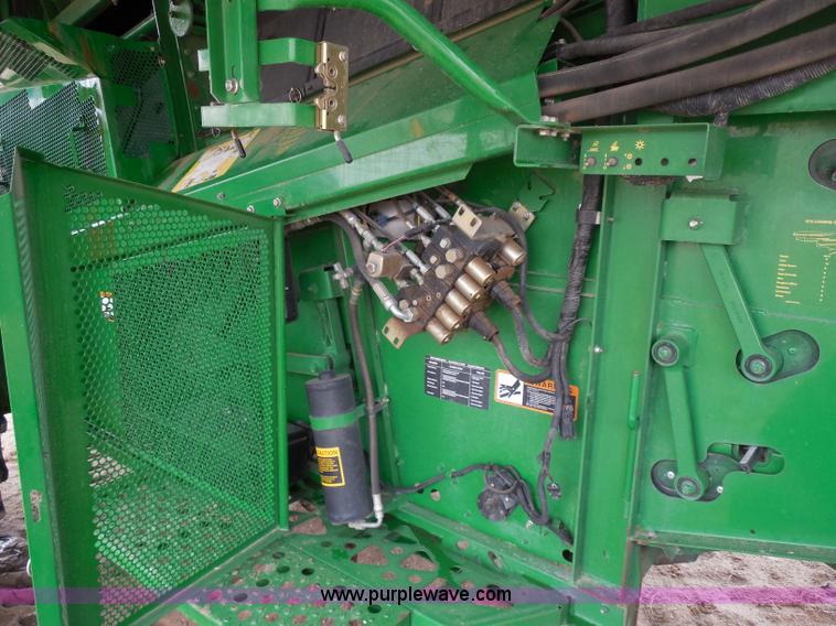 image for item A5159 2002 John Deere 9750 STS 2WD combine
