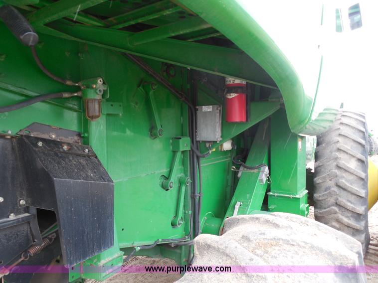 image for item A5159 2002 John Deere 9750 STS 2WD combine