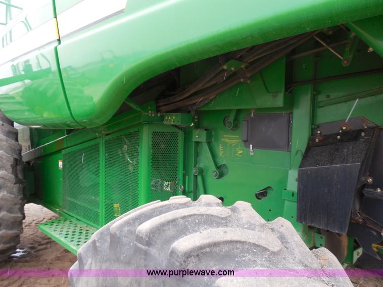 image for item A5159 2002 John Deere 9750 STS 2WD combine