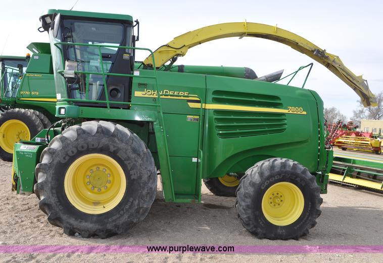 image for item C3432 2005 John Deere 7800 forage harvester