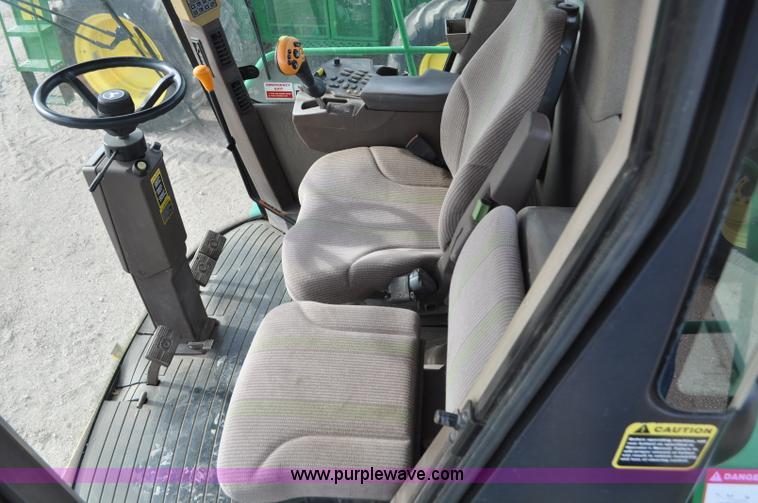 image for item C3432 2005 John Deere 7800 forage harvester