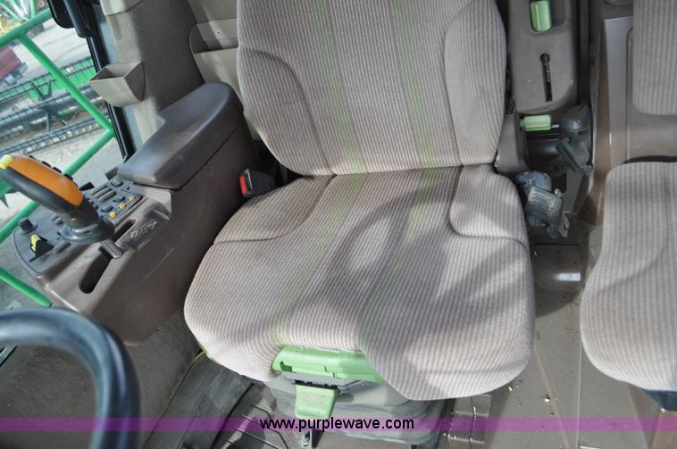 image for item C3432 2005 John Deere 7800 forage harvester