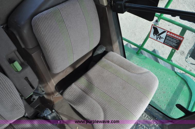 image for item C3432 2005 John Deere 7800 forage harvester