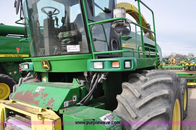 image for item C3432 2005 John Deere 7800 forage harvester