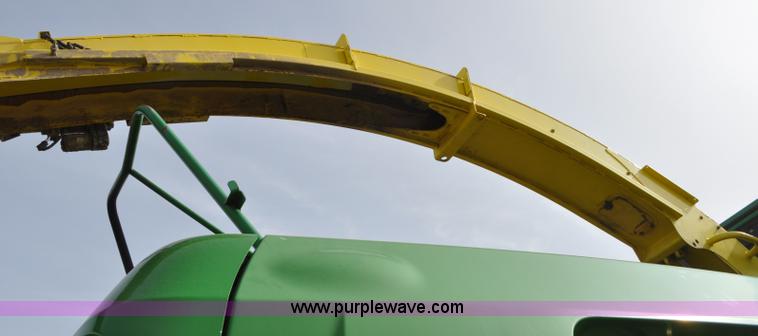image for item C3432 2005 John Deere 7800 forage harvester