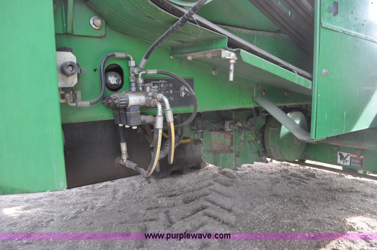 image for item C3432 2005 John Deere 7800 forage harvester