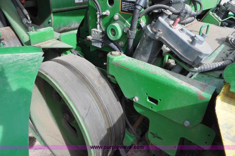 image for item C3432 2005 John Deere 7800 forage harvester