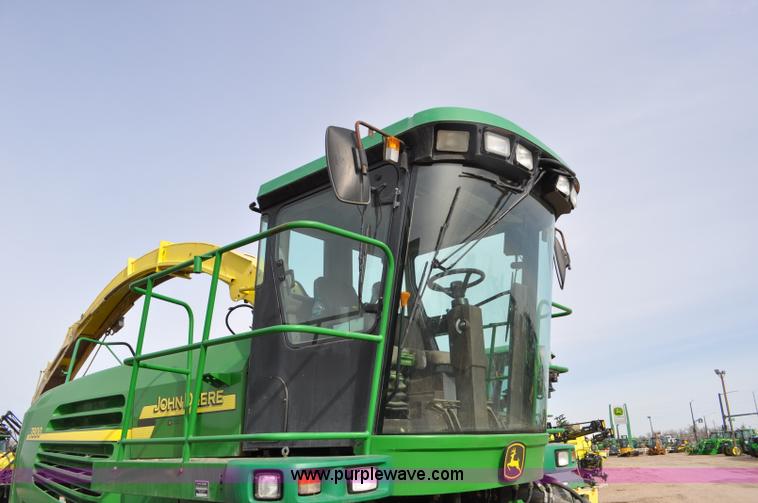image for item C3432 2005 John Deere 7800 forage harvester